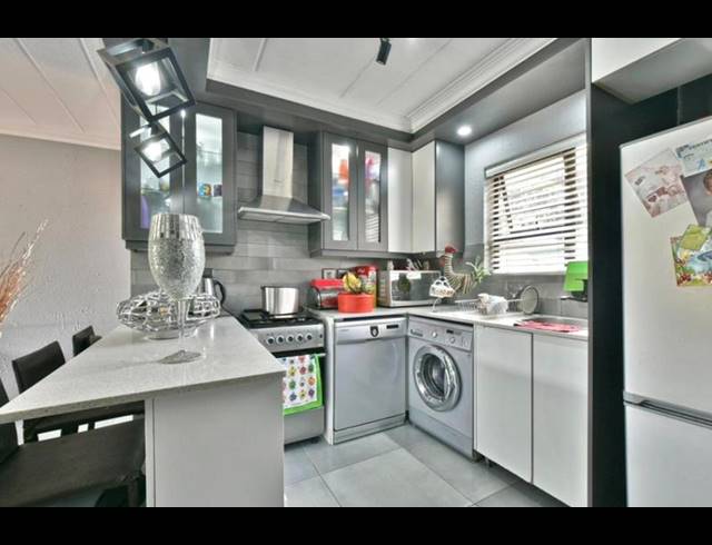 2 BEDROOM TOWNHOUSE FOR SALE IN GLENVISTA